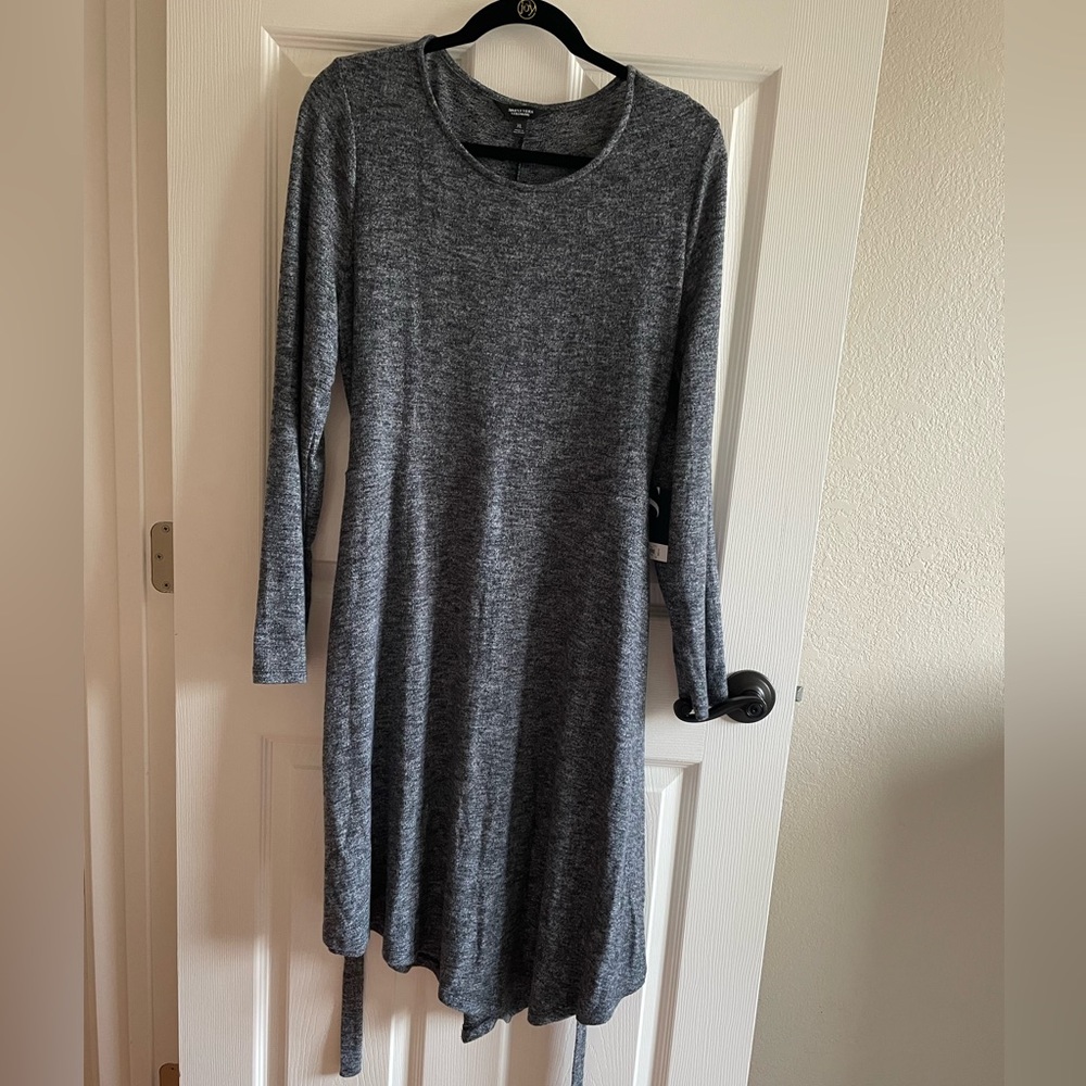 Simply Vera Wang long sleeved dress. Gray. Great winter dress. NWT. Size XL.